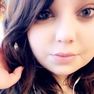 Meet your Posher, Emilee